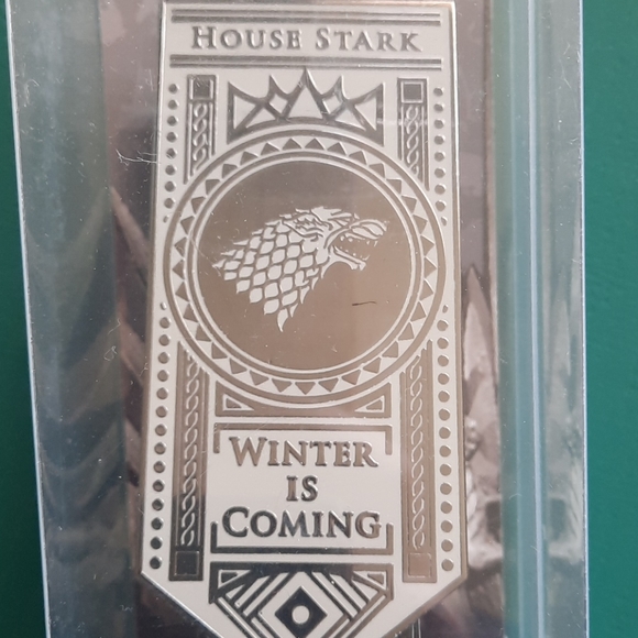 Game of Thrones House Stark Banner Pin - Picture 2 of 2